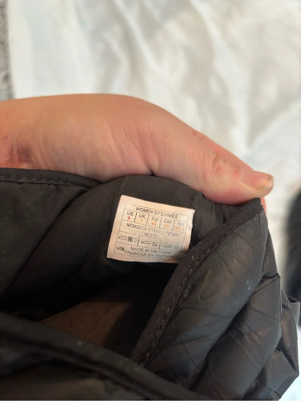 The North Face women’s Quilted Slip-On thermoball - Black